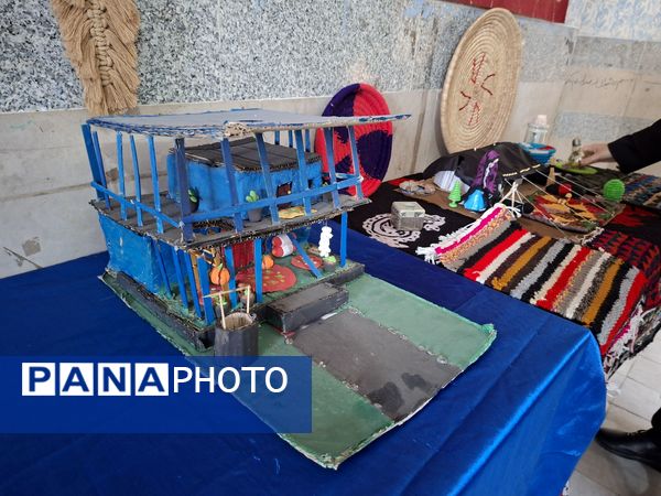 نمایش هنرهای دستی دانش‌آموزان معمولان