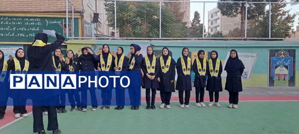 برگزاری مراسم ۱۳ ابان در دبیرستان مستوفی ۲