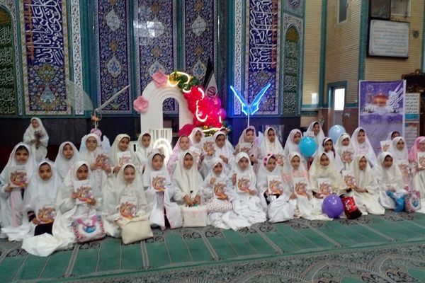 دختران مدرسه هدی 1 در خلعت زیبای عبادت