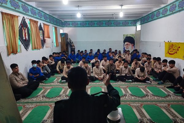 نشست آموزشی پیشگیری‌های اجتماعی در دبیرستان پسرانه