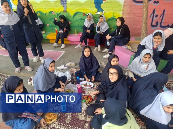 طعم همدلی، عطر امید در جشنواره غذای سلامت روان در مدرسه مهندس رحمانی فرد ناحیه یک مشهد مقدس
