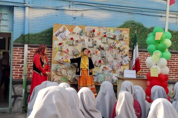 مراسم هفته کتابخوانی در دبستان میثاق ناحیه سه