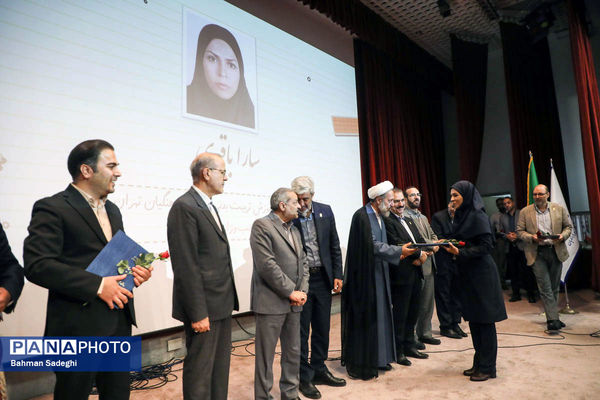 مراسم گرامیداشت روز معلم و تجلیل از اساتید نمونه دانشگاه فرهنگیان
