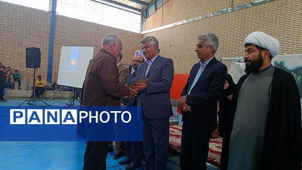 بوم و نوا صحنه تقدیر از کتاب‌دوستان فدافن