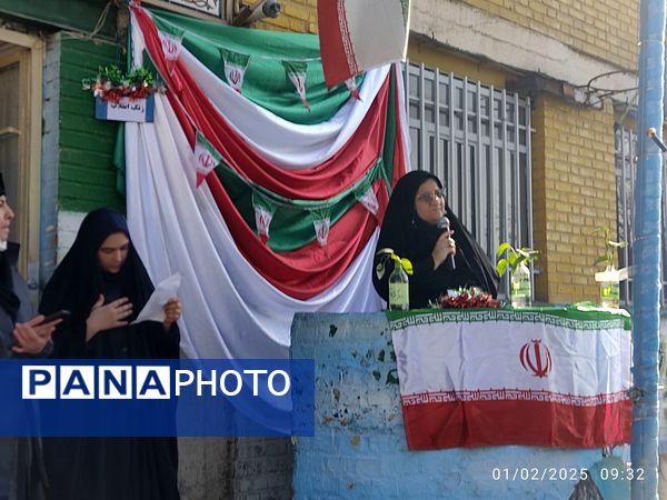 نواختن زنگ انقلاب در دبیرستان نوید ناحیه ۵ مشهد
