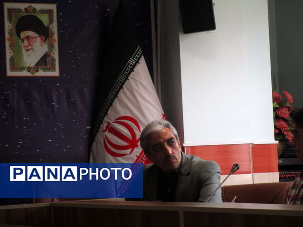 دیدار رئیس آموزش و پرورش ناحیه یک کرج با اعضای شورای دانش‌آموزی مدارس