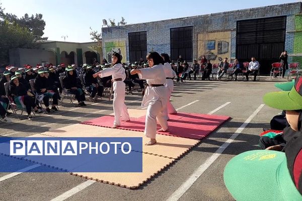 افتتاحیه انجمن ورزشی درون مدرسه ای منطقه کهریزک در هنرستان اولیاء۳