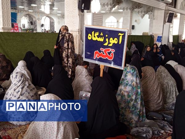 حضور دانش آموزان در نماز جمعه کاشمر