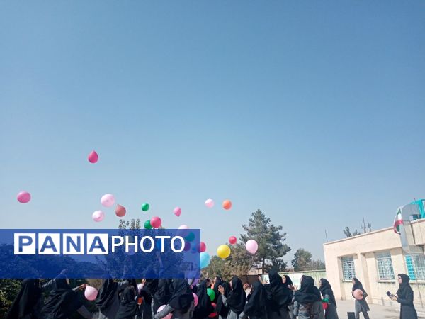 جشنواره غذای سالم در مدرسه حاج مهدی روحانی