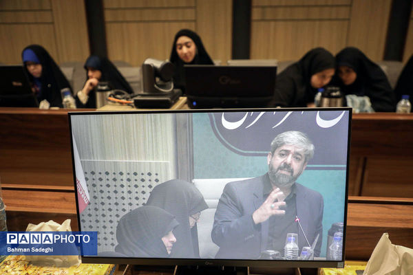 مراسم تجلیل از دانش آموز خبرنگاران شهر تهران