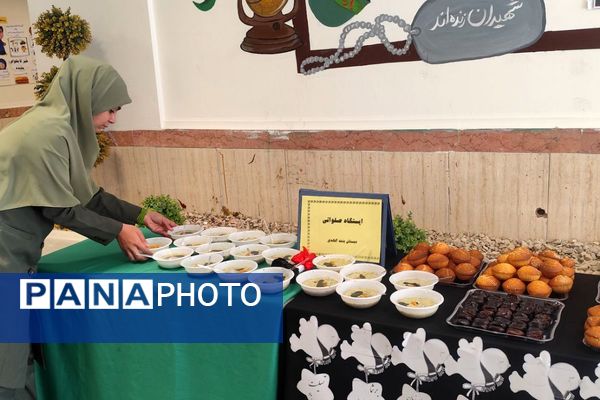 برپایی ایستگاه صلواتی و سفره حضرت فاطمه زهرا (س) در دبستان بنت‌الهدی فیروزکوه