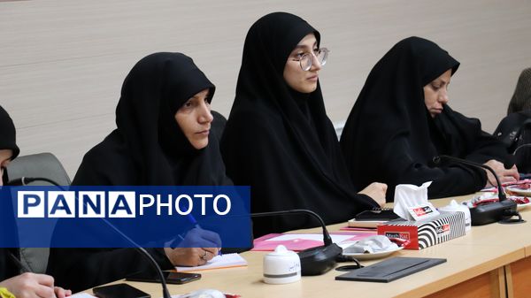 رویداد الگوسازی از زنان موفق و فعال در گفتمان الگوی سوم زن مسلمان