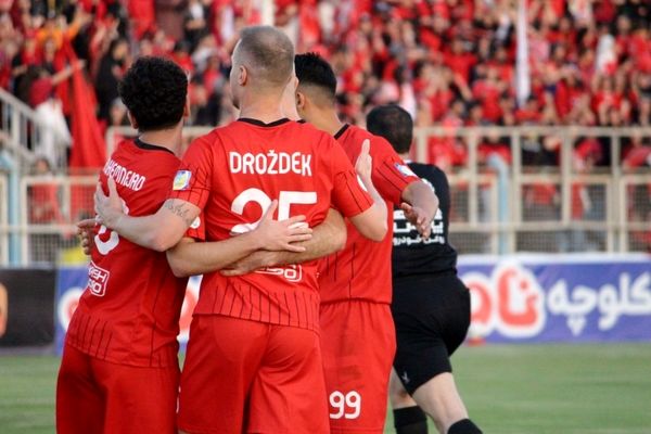 برد شیرین تراکتور در خانه مقابل آلمینیوم اراک