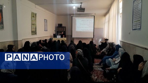 اولین جلسه  مشاوره با حضور اولیا پایه هفتم در دبیرستان دخترانه حداد مشهد