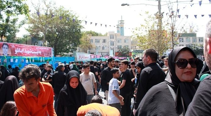 موج گسترده عاشقان امام‌حسین(ع) در پیاده‌روی باشکوه جاماندگان اربعین حسینی در کرج