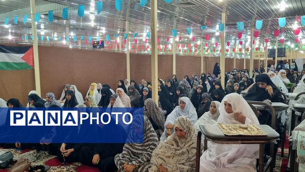 تجمع نمازگزاران نماز جمعه قشم در روز خشم و نصر