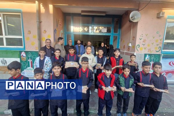 هفته کتاب و کتاب خوانی در مدارس فشافویه؛ فرصتی برای رشد فرهنگی دانش آموزان