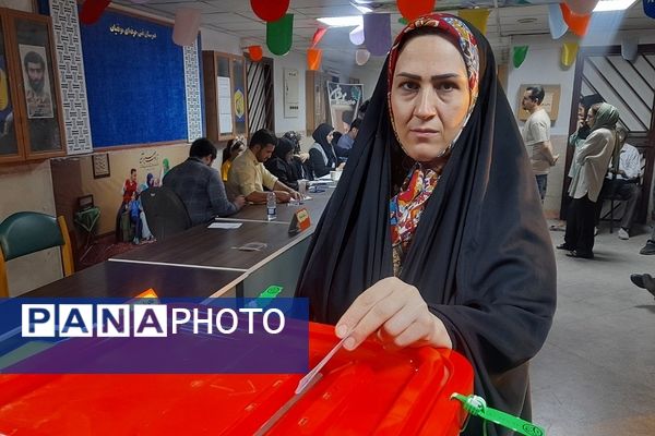 حضور پرشور مردم شهرستان بهارستان دو در دومین مرحله از انتخابات ریاست‌جمهوری