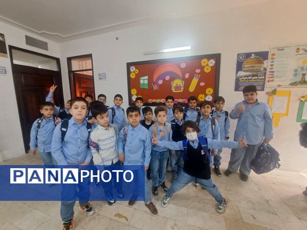 جشن آغاز سال تحصیلی در دبستان مبتکران ناحیه ۷ مشهد