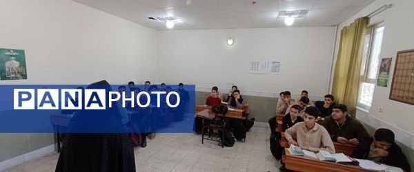 بازدید رئیس کارگروه آموزش متوسطه اداره آموزش و پرورش کاشمر‌ از دبیرستان میثاق