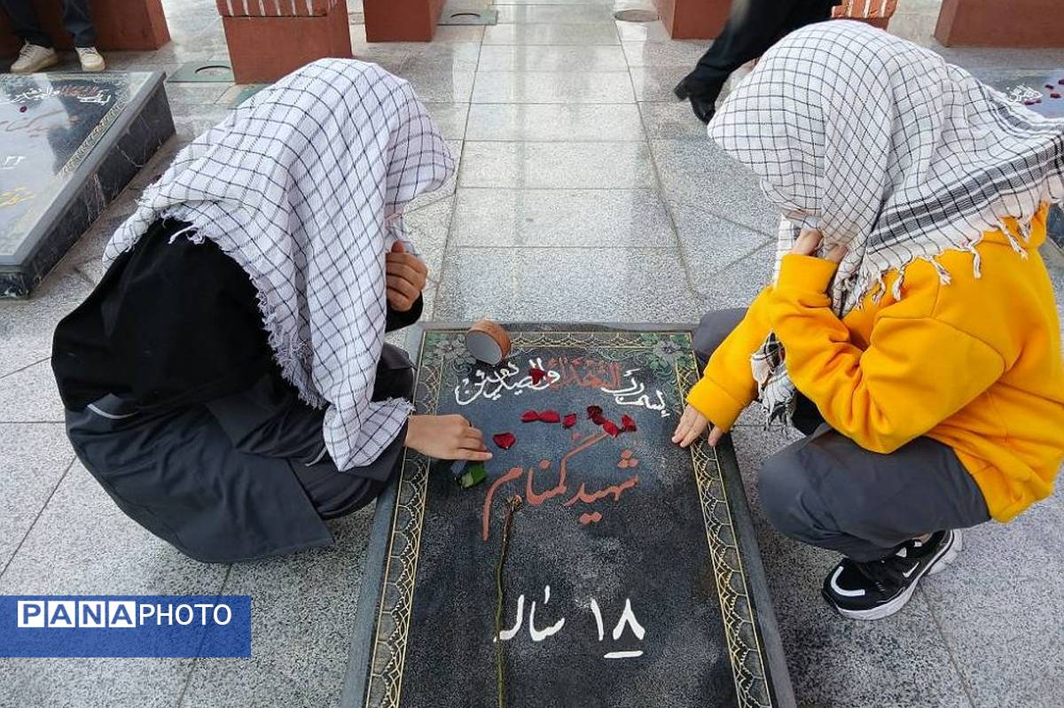 حضور دانش‌آموزان هنرستان حدیث کساء در مقبره الشهدای خاورشهر