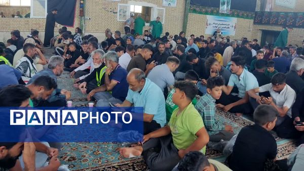 پیاده‌روی زائران در دهه پایانی ماه سفر جاده قدیم نیشابور به سمت مشهد