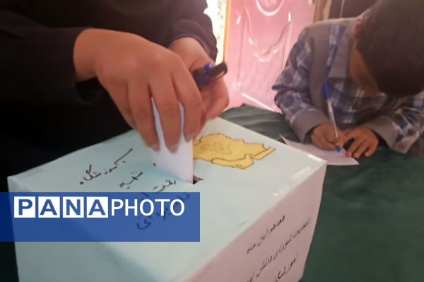 مراسم انتخابات شورای دانش آموزی در دبستان شهید رحمت الله قلعه یزدانی و آموزشگاه آیت الله اراکی