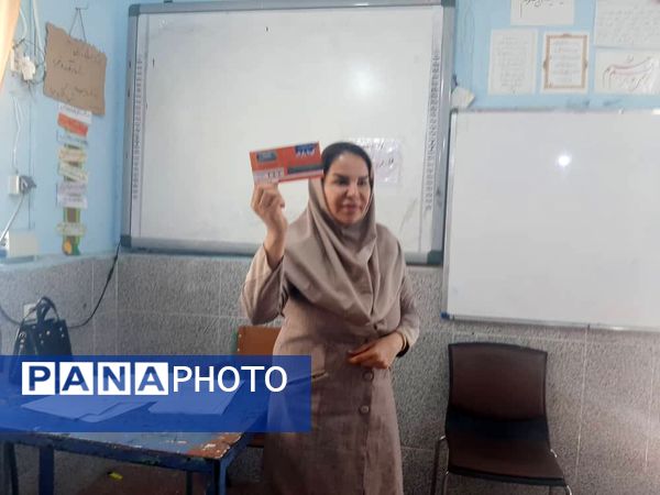 جشن روز دختر در دبستان دخترانه شهید علی‌رضایی