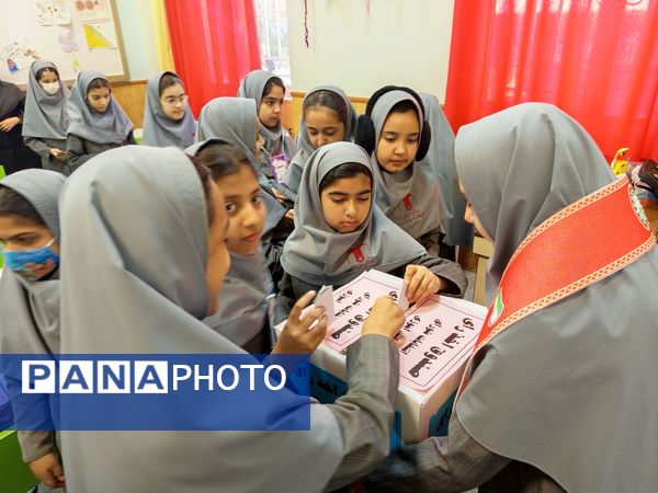 هیجان انتخابات شورای دانش‌آموزی در دبیرستان مصلی نژاد حضرت زینب