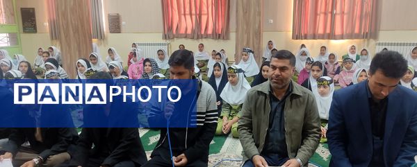 محفل انس با قرآن در دبستان شاهد دخترانه حضرت معصومه (س)