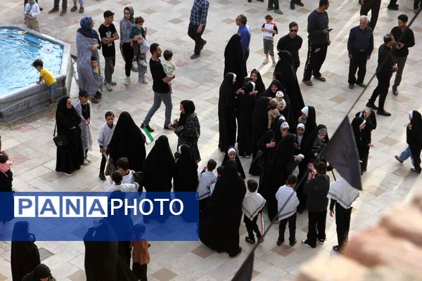 آیین مذهبی تعویض پرچم گنبد حرم مطهر حضرت سلطانعلی ابن امام محمد باقر(ع)