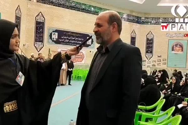 تجلیل از دانش‌آموزان و فرهنگیان برگزیده مسابقات قرآن، عترت و نماز ناحیه چهار قم