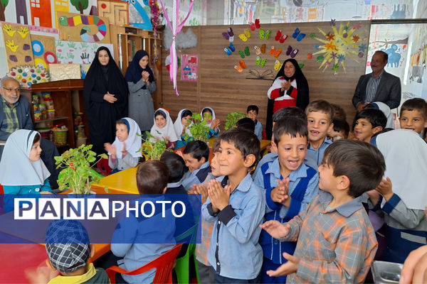 آیین تجلیل از معلمان مدارس ایزدخواست