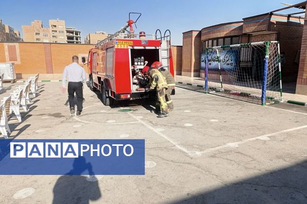 مراسم پدافند غیرعامل در دبیرستان بشارت بهارستاندو