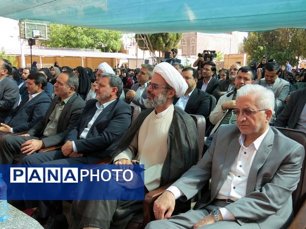 نواختن زنگ سپاس معلم در هنرستان محمودیه بجنورد