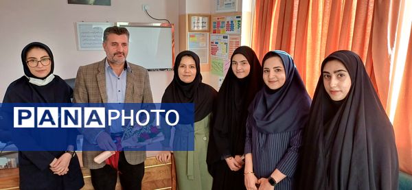 قدردانی دانش‌آموزان از پرستاران در روز پرستار