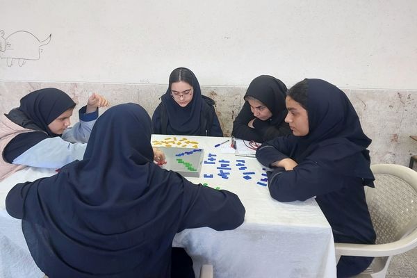 برگزاری مسابقات بازی‌های فکری رویش در دبیرستان شهید محمد تقی دستغیب ناحیه ۳شیراز 