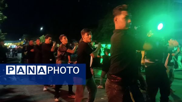 مراسم عزاداری شب عاشورا در خیابان‌های نیشابور 
