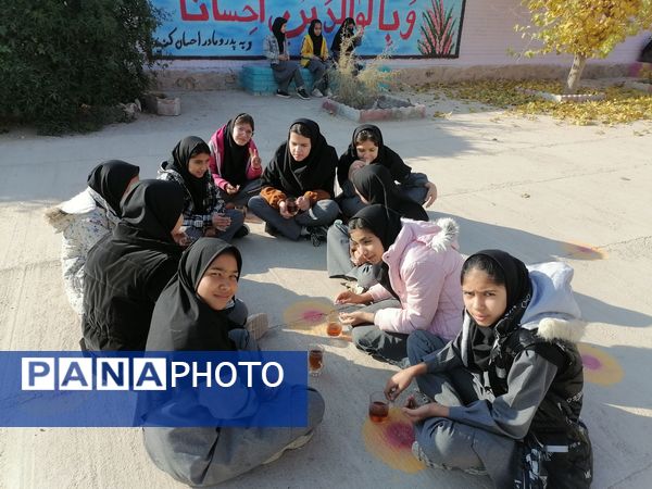 برپایی ایستگاه صلواتی در دبیرستان حاج مهدی روحانی شهرستان خلیل آباد 