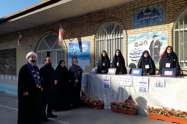 رقابت پُرانرژی دانش‌آموزان در انتخابات شورای دانش‌آموزی