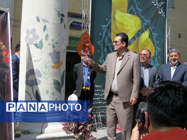 نواختن زنگ سپاس معلم در هنرستان محمودیه بجنورد