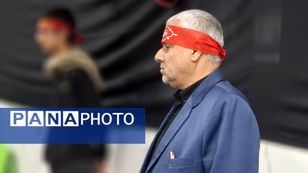 استقبال دانش‌آموزان دبیرستان هفده شهریور از پیکر مطهر شهید گمنام