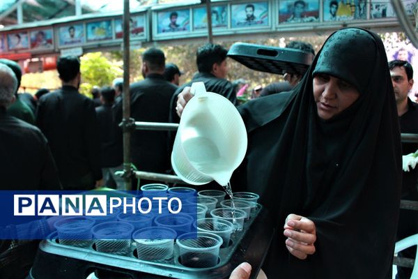 جلوه‌های حزن و خشم در مراسم تشییع شهدا