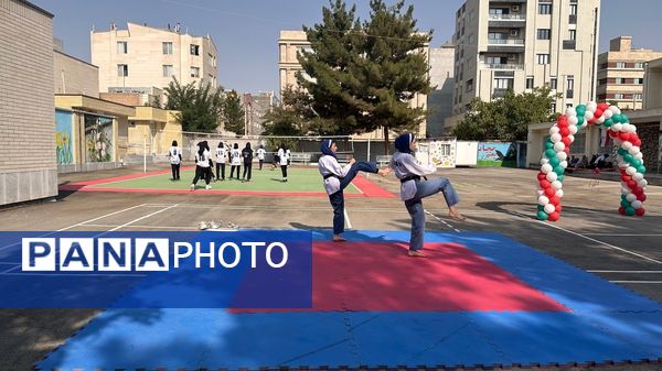 افتتاح زمین ورزشی تایل کورت در هنرستان عفت بجنورد