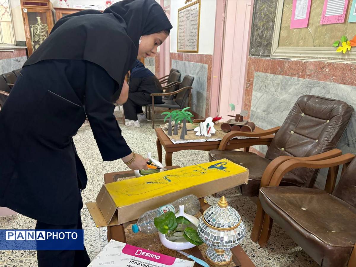 فضاسازی نمادین هنرستان تلاش با مشارکت دانش‌آموزان در آستانه ۱۳ آبان