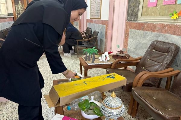 فضاسازی نمادین هنرستان تلاش با مشارکت دانش‌آموزان در آستانه ۱۳ آبان