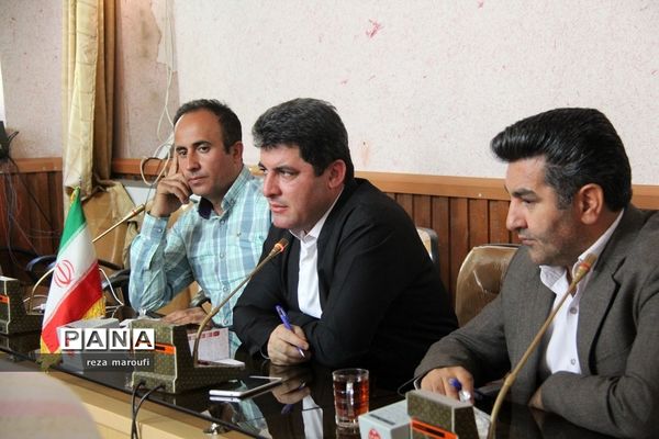 نشست خبری فرماندار سردشت با اصحاب  رسانه استان