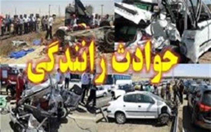 واژگونی یک دستگاه تریلر حامل بیل مکانیکی