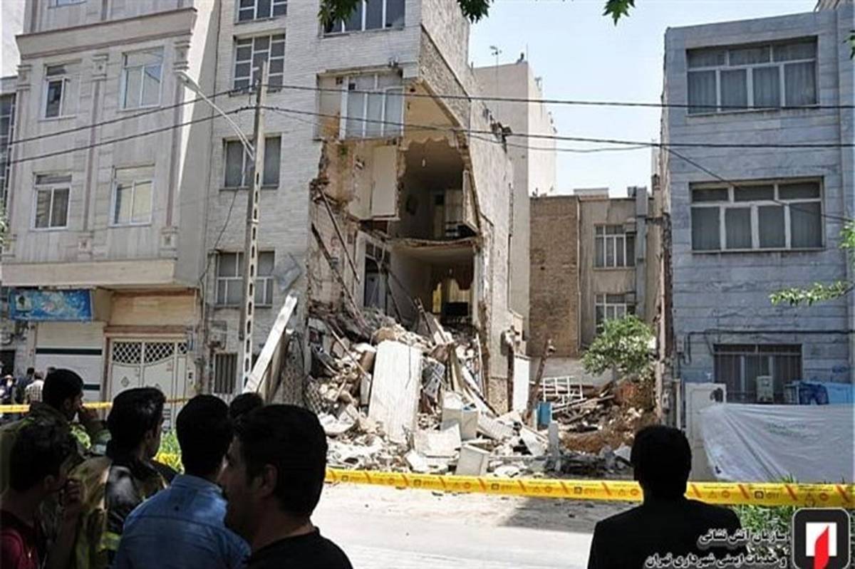 محبوس شدن ۱۰ نفر به دلیل ریزش آوار مسجد در گلستان