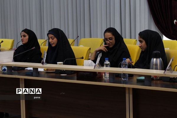 دومین نشست نمایندگان نهمین دوره مجلس دانش آموزی و هیأت رئیسه شوراهای دانش آموزی استان آذربایجان شرقی